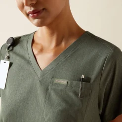 Beth Basic Scrub Top