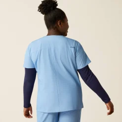 Clara 6 Pocket Scrub Top
