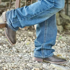 Hybrid Low Boy Wide Square Toe Chelsea Boot